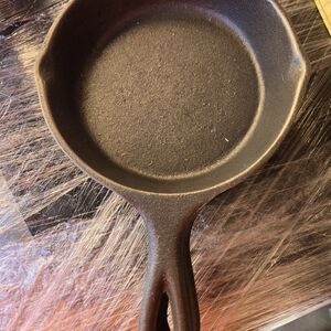Premium Cast Iron Skillet No3